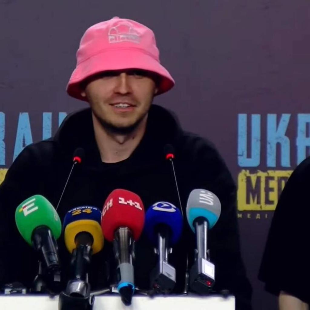 Розовая панамка солиста Kalush Orchestra продана за рекордную сумму